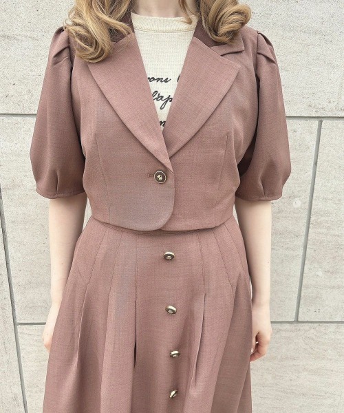 F i.n.t（フィント）の「釦使いパフスリーブジャケットセットアップ（セットアップ・レディース・グレー/ブラウン・FREE）」の3枚目の写真