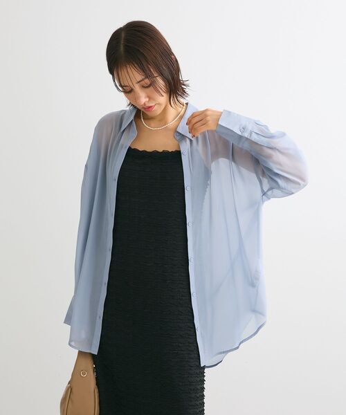 Green Parks(グリーンパークス)の「シアーシャイニーシャツ(シャツ/ブラウス・レディース・オフホワイト/ブルー/ブラック/ベージュ・FREE)」の11枚目の写真