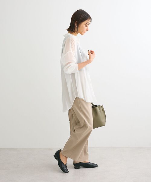 Green Parks(グリーンパークス)の「シアーシャイニーシャツ(シャツ/ブラウス・レディース・オフホワイト/ブルー/ブラック/ベージュ・FREE)」の13枚目の写真