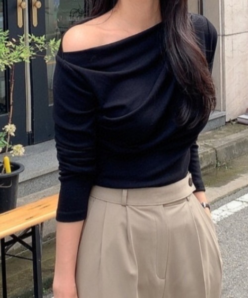 ECLIN（エクラン）の「オフショルダー長袖カットソー（Tシャツ/カットソー・レディース・ブラック/ホワイト/ベージュ/ブルーグリーン・M/XL/L）」の12枚目の写真