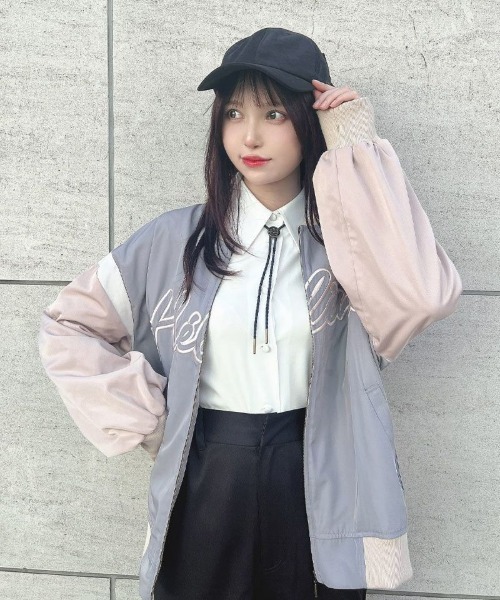 F i.n.t（フィント）の「フロントロゴ刺繍スタジャン/fint（スタジャン・レディース・グレー×ピンク/ネイビー×ホワイト・FREE）」の2枚目の写真