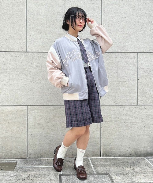 F i.n.t（フィント）の「フロントロゴ刺繍スタジャン/fint（スタジャン・レディース・グレー×ピンク/ネイビー×ホワイト・FREE）」の5枚目の写真