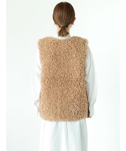 Lugnoncure（ルノンキュール）の「【帯電防止】着丈が選べるボアベスト（ベスト・レディース・ベージュ/チャコールグレー/オフホワイト・ﾌﾘｰ(M)/ﾌﾘｰ(L)）」の10枚目の写真