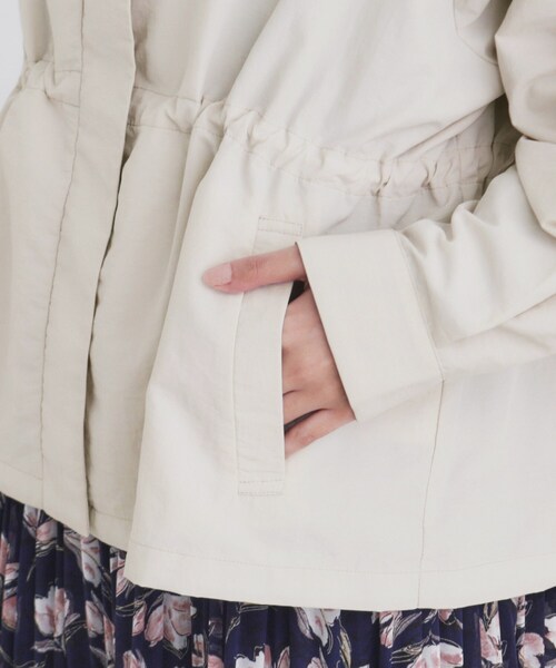 index（インデックス）の「◆スタンドカラーブルゾン【撥水/洗濯機洗い可/UVケア/防シワ】（ブルゾン・レディース・カーキ/ナチュラル/ネイビー・36/38/40/42）」の6枚目の写真
