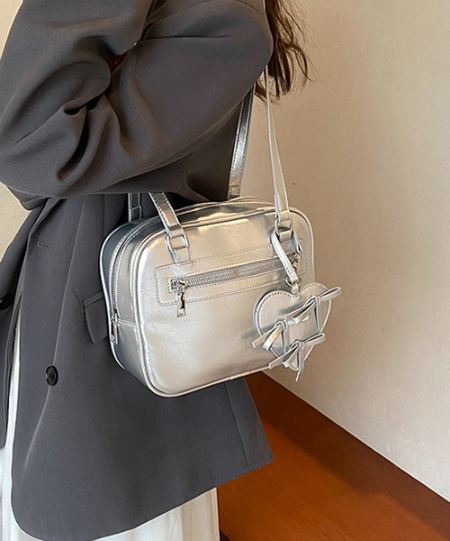 ROOPTOKYO（ループトウキョウ）の「スクエア フェイクレザー ミニショルダーバッグ（ショルダーバッグ・レディース・ブラック/シルバー/レッド/ホワイト・FREE）」の4枚目の写真