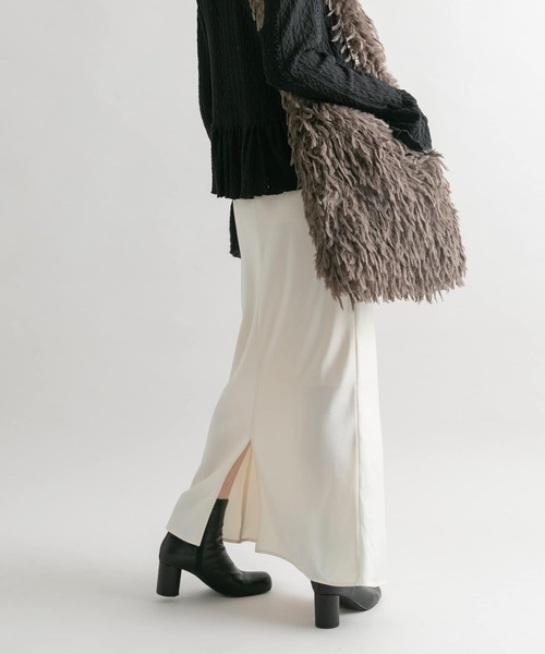 KBF（ケイビーエフ）の「サテンバイアススカート（スカート・レディース・グレー/ネイビー/アイボリー・ONE）」の7枚目の写真