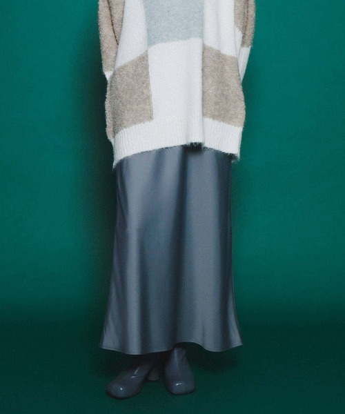 KBF（ケイビーエフ）の「サテンバイアススカート（スカート・レディース・グレー/ネイビー/アイボリー・ONE）」の17枚目の写真