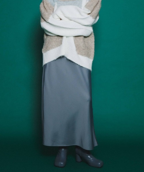 KBF（ケイビーエフ）の「サテンバイアススカート（スカート・レディース・グレー/ネイビー/アイボリー・ONE）」の18枚目の写真