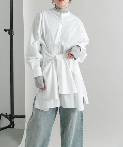 KBF（ケイビーエフ）の「ディープスリットシャツワンピース（ワンピース・レディース・オフホワイト/ネイビー・ONE）」の2枚目の写真