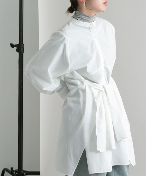 KBF（ケイビーエフ）の「ディープスリットシャツワンピース（ワンピース・レディース・オフホワイト/ネイビー・ONE）」の4枚目の写真