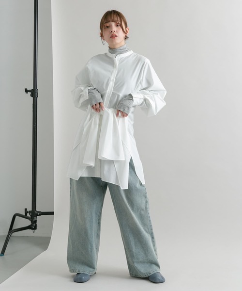 KBF（ケイビーエフ）の「ディープスリットシャツワンピース（ワンピース・レディース・オフホワイト/ネイビー・ONE）」の7枚目の写真