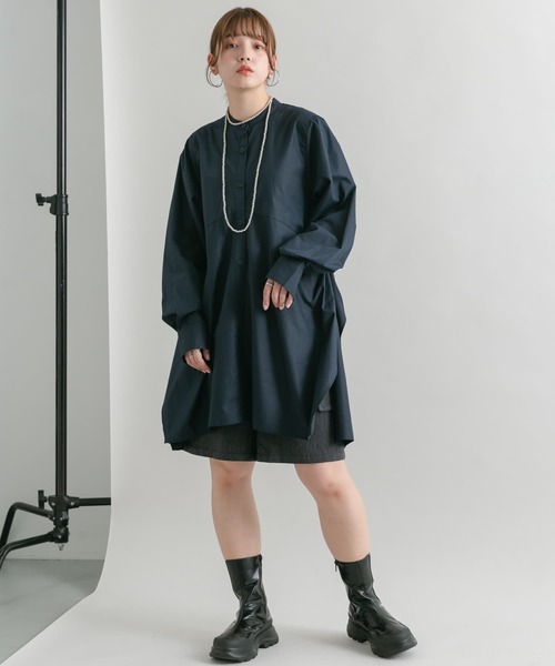 KBF（ケイビーエフ）の「ディープスリットシャツワンピース（ワンピース・レディース・オフホワイト/ネイビー・ONE）」の17枚目の写真