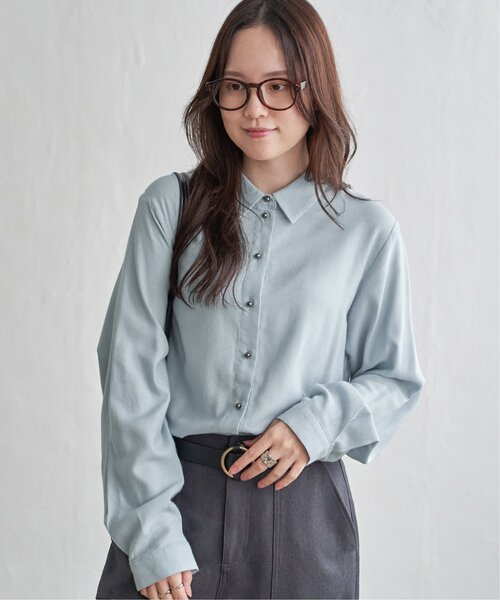 LBC(エルビーシー)の「綿レーヨンメタルボタンシャツ(シャツ/ブラウス・レディース・ホワイト/ライトブルー/チャコールグレー・L/M)」の3枚目の写真