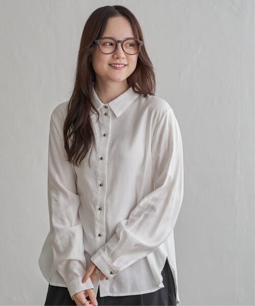 LBC(エルビーシー)の「綿レーヨンメタルボタンシャツ(シャツ/ブラウス・レディース・ホワイト/ライトブルー/チャコールグレー・L/M)」の4枚目の写真