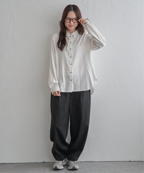 LBC(エルビーシー)の「綿レーヨンメタルボタンシャツ(シャツ/ブラウス・レディース・ホワイト/ライトブルー/チャコールグレー・L/M)」の5枚目の写真