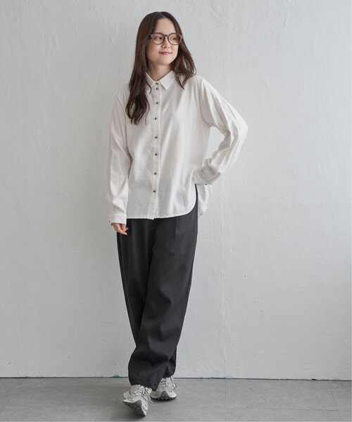 LBC(エルビーシー)の「綿レーヨンメタルボタンシャツ(シャツ/ブラウス・レディース・ホワイト/ライトブルー/チャコールグレー・L/M)」の6枚目の写真