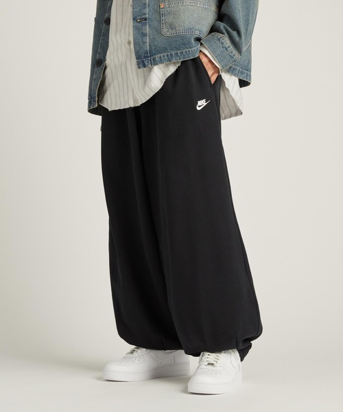 NIKE(ナイキ)の「《セットアップ対応商品》ナイキ クラブ フリース メンズ オーバーサイズド フレンチ テリー パンツ / Nike Club Fleece Men's Oversized French Terry Pants HJ1823-010 Black(スウェットパンツ・メンズ・ブラック・L/2XL/XL/M/S)」の4枚目の写真