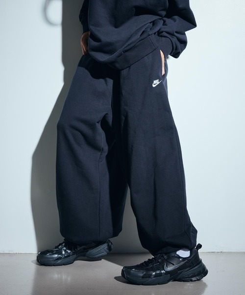NIKE(ナイキ)の「《セットアップ対応商品》ナイキ クラブ フリース メンズ オーバーサイズド フレンチ テリー パンツ / Nike Club Fleece Men's Oversized French Terry Pants HJ1823-010 Black(スウェットパンツ・メンズ・ブラック・L/2XL/XL/M/S)」の3枚目の写真
