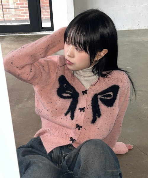 gossip!ロサンゼルス(ゴシップロサンゼルス)の「Y2K リボンVネックパフカーディガン(カーディガン/ボレロ・レディース・オフホワイト/ブラック/ピンク・FREE)」の7枚目の写真