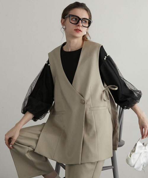 BONLECILL noir（ボンルシールノワール）の「【BONLECILL noir】サイドリボンノーカラーベスト＆センタープレススラックス（パンツドレス・レディース・チャコールグレー/ベージュ/ネイビー/ブラック・M-L/S-M/S/M/L）」の3枚目の写真