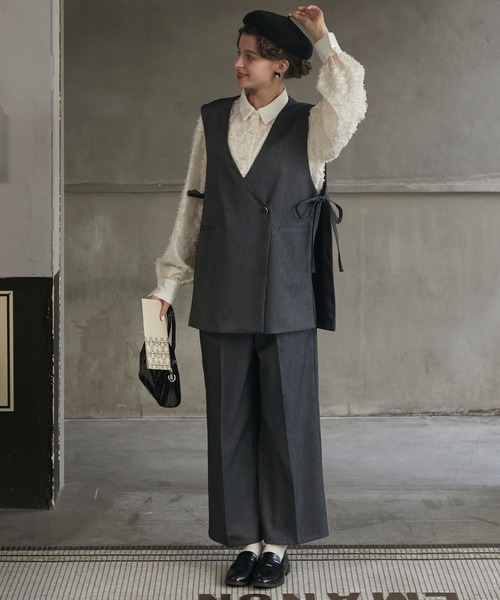 BONLECILL noir（ボンルシールノワール）の「【BONLECILL noir】サイドリボンノーカラーベスト＆センタープレススラックス（パンツドレス・レディース・チャコールグレー/ベージュ/ネイビー/ブラック・M-L/S-M/S/M/L）」の5枚目の写真