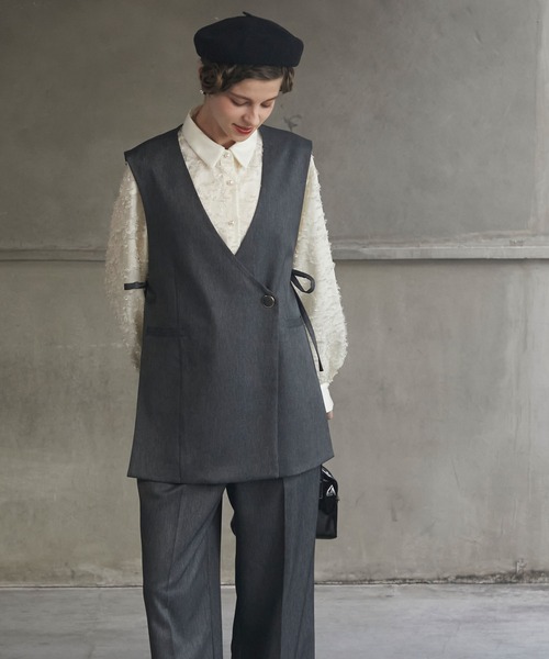 BONLECILL noir（ボンルシールノワール）の「【BONLECILL noir】サイドリボンノーカラーベスト＆センタープレススラックス（パンツドレス・レディース・チャコールグレー/ベージュ/ネイビー/ブラック・M-L/S-M/S/M/L）」の17枚目の写真