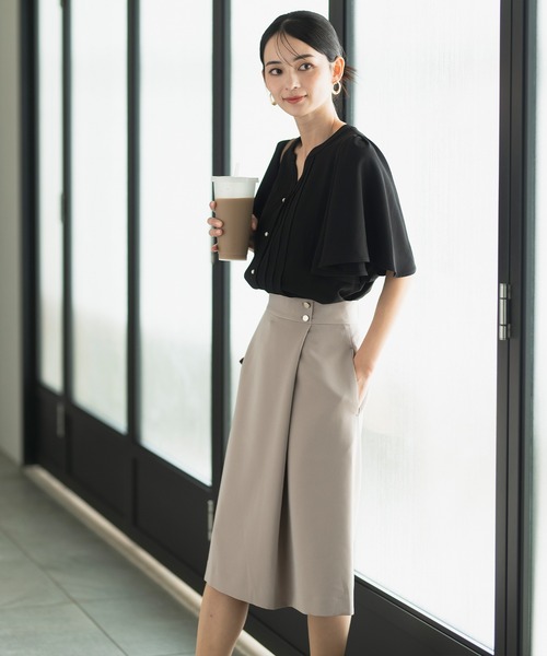 CELEN(セレン)の「【オフィスカジュアル/洗える】フレアスリーブピンタックブラウス 半袖(シャツ/ブラウス・レディース・グレー系その他/オフホワイト/ピンクベージュ/ブラック・S/ST/LT/L/M/MT)」の6枚目の写真