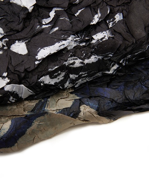 JNBY(ジェーエヌビーワイ)の「Brushstroke Floral Crinkled Shirt / シャツブラウス(シャツ/ブラウス・レディース・ホワイト/ベージュ・38/36/40)」の12枚目の写真