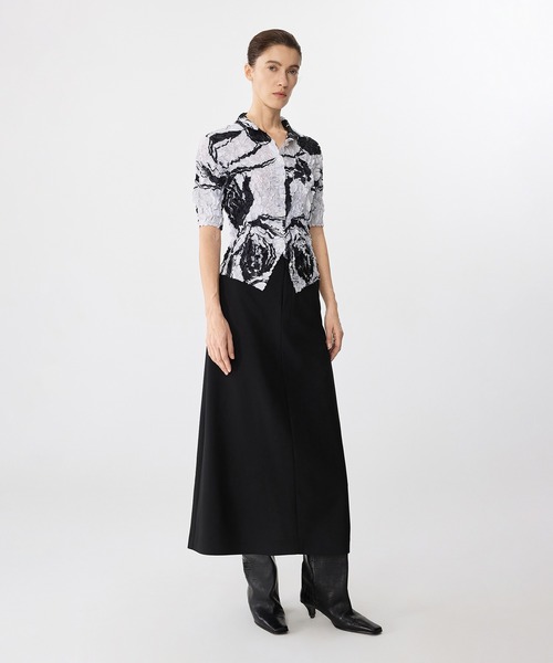 JNBY(ジェーエヌビーワイ)の「Brushstroke Floral Crinkled Shirt / シャツブラウス(シャツ/ブラウス・レディース・ホワイト/ベージュ・38/36/40)」の4枚目の写真