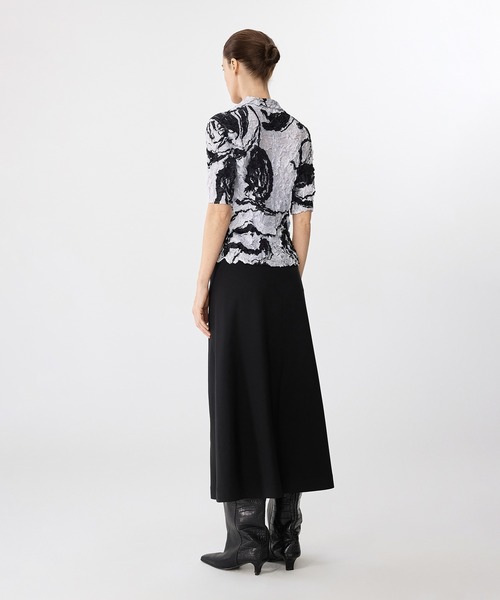 JNBY(ジェーエヌビーワイ)の「Brushstroke Floral Crinkled Shirt / シャツブラウス(シャツ/ブラウス・レディース・ホワイト/ベージュ・38/36/40)」の6枚目の写真