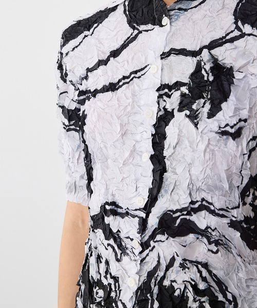 JNBY(ジェーエヌビーワイ)の「Brushstroke Floral Crinkled Shirt / シャツブラウス(シャツ/ブラウス・レディース・ホワイト/ベージュ・38/36/40)」の8枚目の写真