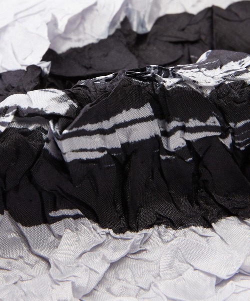 JNBY(ジェーエヌビーワイ)の「Brushstroke Floral Crinkled Shirt / シャツブラウス(シャツ/ブラウス・レディース・ホワイト/ベージュ・38/36/40)」の11枚目の写真