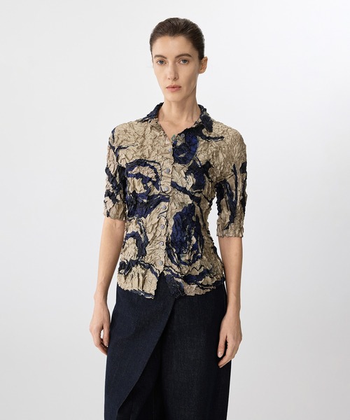 JNBY(ジェーエヌビーワイ)の「Brushstroke Floral Crinkled Shirt / シャツブラウス(シャツ/ブラウス・レディース・ホワイト/ベージュ・38/36/40)」の13枚目の写真