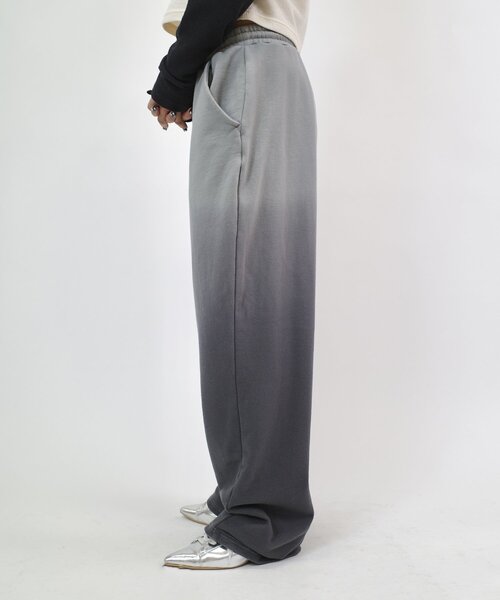 WHO'S WHO gallery(フーズフーギャラリー)の「【ユニセックス】グラデーションスウェットパンツ(スウェットパンツ・レディース・グレー/パープル・MEDIUM)」の3枚目の写真