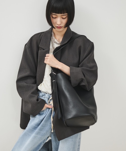 Shelly island（シェリーアイランド）の「ベルトアクセント2wayバケットバッグ（ショルダーバッグ・レディース・ブラック/ブラウン・FREE）」の4枚目の写真