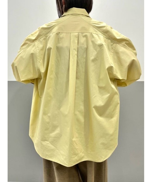 CIS.（シス）の「CIS． タックパネルビッグシャツ ウォッシャブル 無地（シャツ/ブラウス・レディース・ホワイト系/ブラック系/ブルー系/イエロー系/ベージュ系・38(9号)）」の10枚目の写真