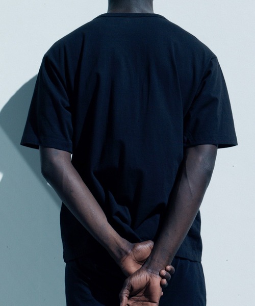 BIOTOP（ビオトープ）の「【Hanes for BIOTOP】 WASHED COTTON CREW NECK T-SHIRTS 2P（Tシャツ/カットソー・メンズ・ホワイト/ブラック系その他・S/M/L/XL）」の6枚目の写真