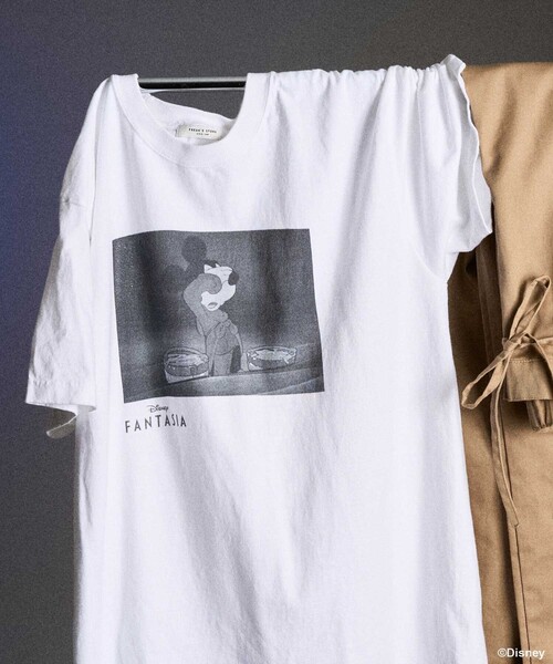【Disney】ファンタジア ソーサラーミッキー モノクロ Tシャツ DISNEY FANTASIA】 ボックスモノクロフロントプリント Tシャツ