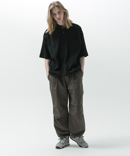 SLICK（スリック）の「【SLICK/スリック】40/2 Moss Stitch Drawstring Polo Shirt / 鹿の子ドローストリングポロシャツ/オーバーサイズ /バルーン シルエット（ポロシャツ・メンズ・キナリ/ブラック/チャコールグレー・1/2/3）」の16枚目の写真