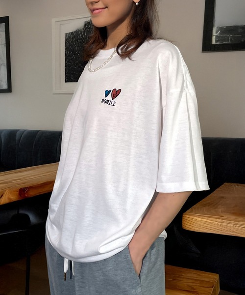 Candlestick(キャンドルスティック)の「レトロ ポップ ストリート ワイドシルエット 半袖 Tシャツ 韓国 ファッション(Tシャツ/カットソー・レディース・ブラック系2/レモンイエロー/ホワイト系2/ネイビー系1/グリーン系1/ホワイト系1/サックスブルー系1/ブラック系1/ミント/ダークグリーン系2/イエロー系1/ブラック系3/ホワイト系4/ホワイト系3/ブラック系4/ネイビー系2/グレー/ホワイト系5/ブラック系5・M/LL/L)」の22枚目の写真