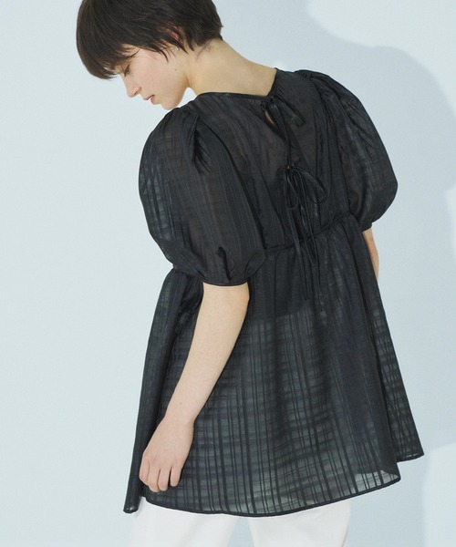 UNIVERVAL MUSE（ユニバーバル ミューズ）の「シアーチェックペプラムブラウス（シャツ/ブラウス・レディース・ブラック/オフホワイト・2）」の4枚目の写真