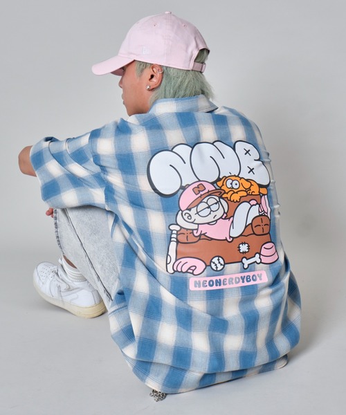 WEGO（ウィゴー）の「WEGO/イラストオンブレチェックシャツ（シャツ/ブラウス・メンズ・ブラック系その他2/ホワイト系その他2/ブルー系その他2/ブラウン系その他2・MEDIUM/LARGE）」の4枚目の写真