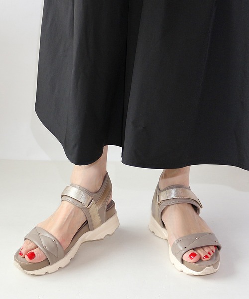 Fin（フィン）の「キルティング厚底ベルクロスポーツサンダル【低反発スポンジ入り】（サンダル・レディース・ブラウン/ブラック/グレー・S/M/L/LL）」の3枚目の写真