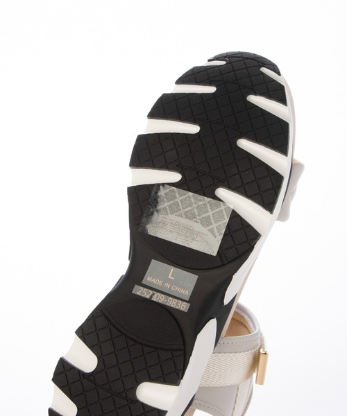 Fin（フィン）の「キルティング厚底ベルクロスポーツサンダル【低反発スポンジ入り】（サンダル・レディース・ブラウン/ブラック/グレー・S/M/L/LL）」の7枚目の写真