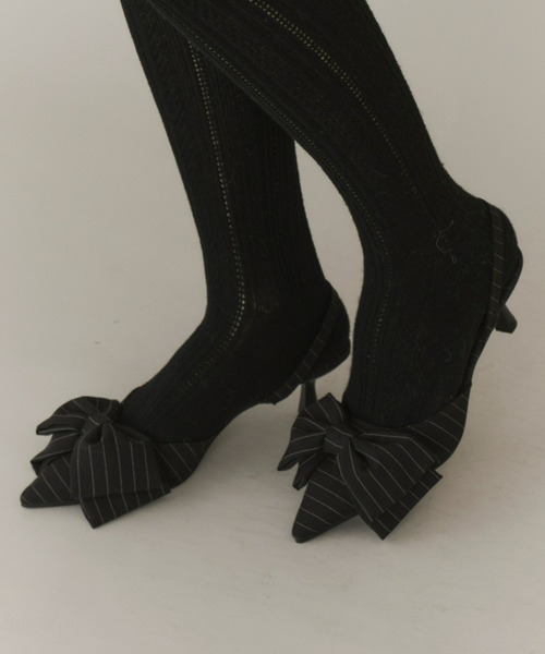 Olu.（オルドット）の「ビッグリボンストラップパンプス（パンプス・レディース・ドット/ブラック/グレー・35/37/39）」の2枚目の写真