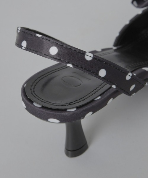 Olu.（オルドット）の「ビッグリボンストラップパンプス（パンプス・レディース・ドット/ブラック/グレー・35/37/39）」の11枚目の写真