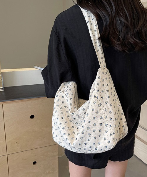 mebole(メボレ)の「Little flower ジップトートバッグ(トートバッグ・レディース・ブルー/ピンク・FREE)」の8枚目の写真