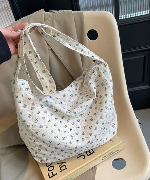 mebole(メボレ)の「Little flower ジップトートバッグ(トートバッグ・レディース・ブルー/ピンク・FREE)」の4枚目の写真