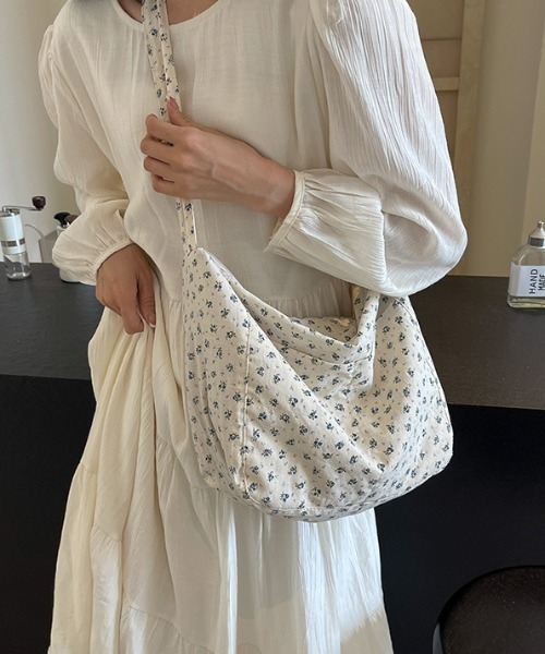 mebole(メボレ)の「Little flower ジップトートバッグ(トートバッグ・レディース・ブルー/ピンク・FREE)」の6枚目の写真