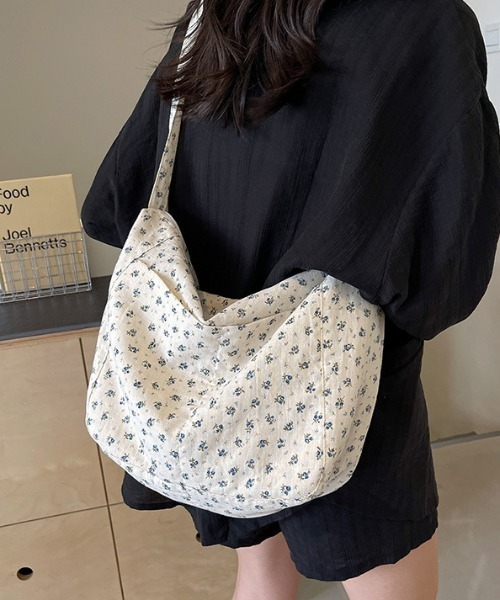 mebole(メボレ)の「Little flower ジップトートバッグ(トートバッグ・レディース・ブルー/ピンク・FREE)」の3枚目の写真